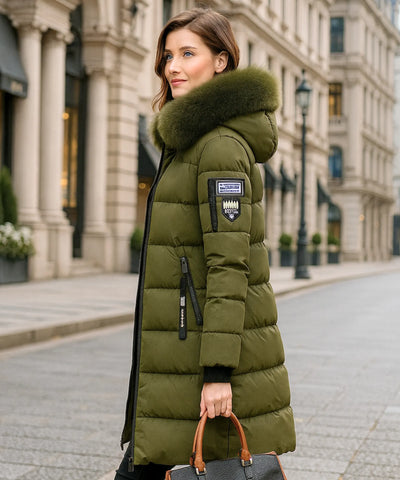 Casaco Feminino de Inverno Longo Com Capuz e Gola De Pelo | Nuna Casaco Feminino de Inverno Longo Com Capuz e Gola De Pelo | Nuna