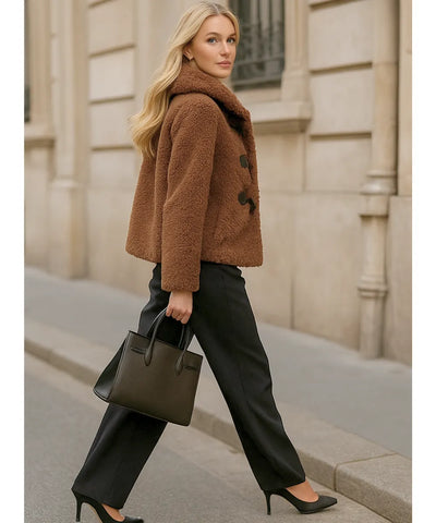 Casaco Teddy Feminino Grosso Forrado Para Inverno Elegante | Maluma Casaco Teddy Feminino Grosso Forrado Para Inverno Elegante | Maluma