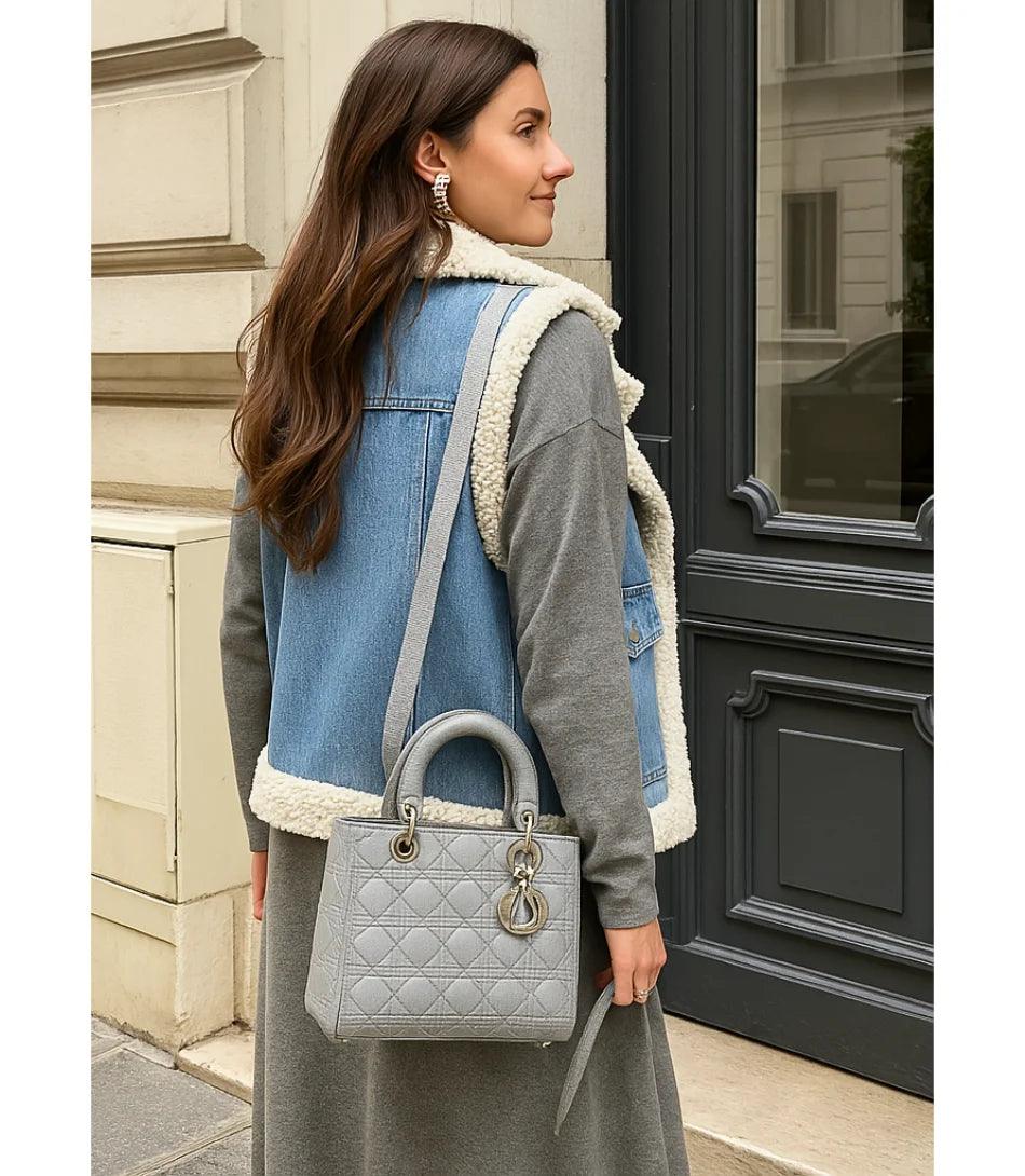 Comprar colete jeans feminino com forro de pelúcia térmica para dias de frio em promoção ZARA
 Comprar colete jeans feminino com forro de pelúcia térmica para dias de frio em promoção ZARA