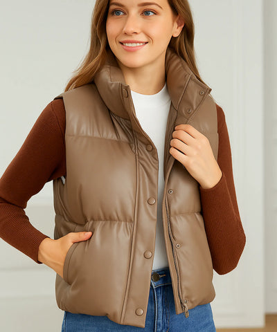 Colete Puffer Feminino Couro Sintético Gola Alta Inverno | Gigi Colete Puffer Feminino Couro Sintético Gola Alta Inverno | Gigi