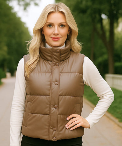 Colete Puffer Feminino Couro Sintético Gola Alta Inverno | Gigi Colete Puffer Feminino Couro Sintético Gola Alta Inverno | Gigi