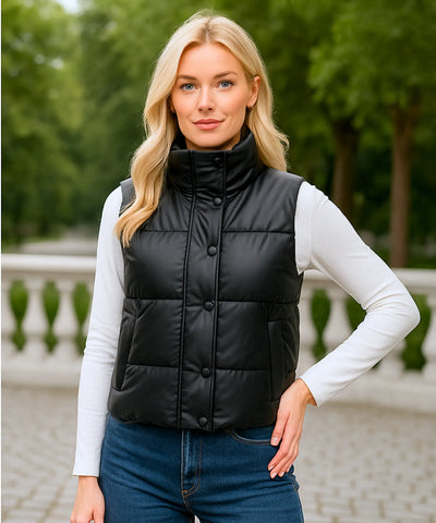 Colete Puffer Feminino Couro Sintético Gola Alta Inverno | Gigi Colete Puffer Feminino Couro Sintético Gola Alta Inverno | Gigi