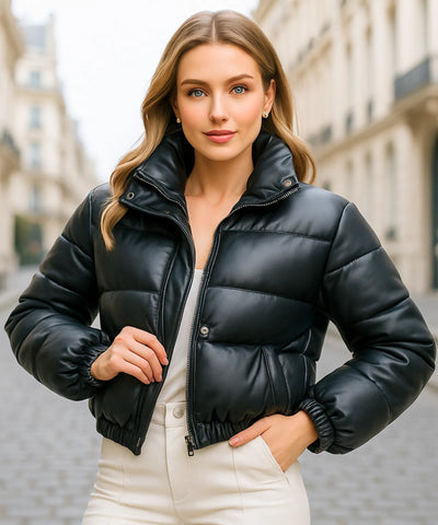 Comprar jaqueta bomber feminina preto puffer de couro sintético cropped com gola alta para inverno em promoção ZARA
 Comprar jaqueta bomber feminina preto puffer de couro sintético cropped com gola alta para inverno em promoção ZARA