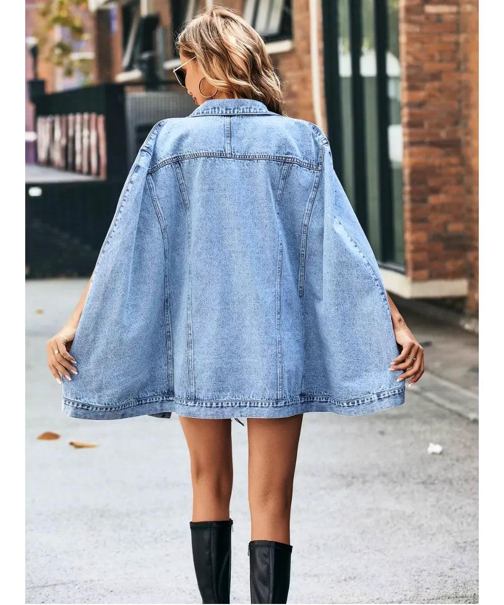 Comprar jaqueta jeans feminina oversized estilo capa com fenda e bolsos para looks urbanos, estilosos e casuais em promoção ZARA
 Comprar jaqueta jeans feminina oversized estilo capa com fenda e bolsos para looks urbanos, estilosos e casuais em promoção ZARA