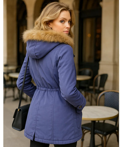 Parka Feminina com Capuz de Pelo e Forro Peluciado Elegante | Lune Parka Feminina com Capuz de Pelo e Forro Peluciado Elegante | Lune