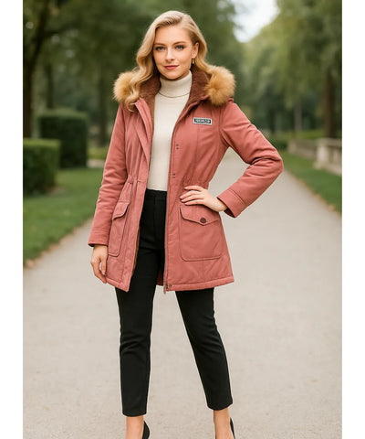 Parka Feminina com Capuz de Pelo e Forro Peluciado Elegante | Lune Parka Feminina com Capuz de Pelo e Forro Peluciado Elegante | Lune