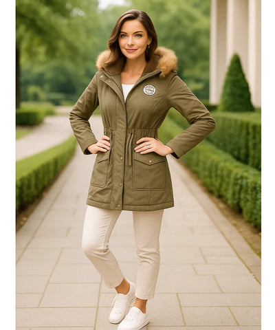 Parka Feminina com Capuz de Pelo e Forro Peluciado Elegante | Lune Parka Feminina com Capuz de Pelo e Forro Peluciado Elegante | Lune