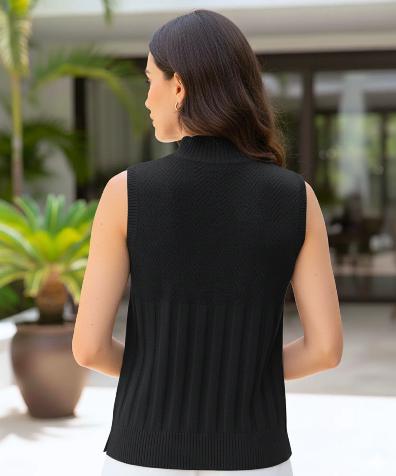 Comprar regata tricot feminina canelada preto com gola alta elegante e caimento justo para looks sofisticados no outono e meia-estação em promoção AMARO Comprar regata tricot feminina canelada preto com gola alta elegante e caimento justo para looks sofisticados no outono e meia-estação em promoção AMARO