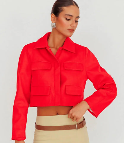 Blazer Feminino Alfaiataria Cropped Elegante com Bolsos e Caimento Impecável