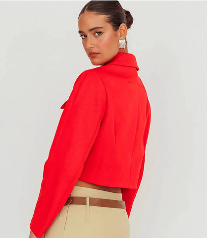 Blazer Feminino Alfaiataria Cropped Elegante com Bolsos e Caimento Impecável