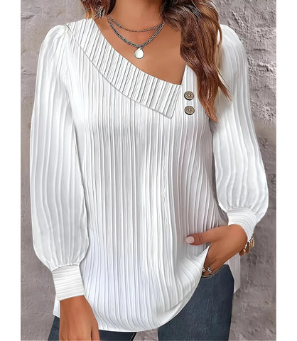 Blusa feminina plissada com botões no ombro, design elegante, mangas bufantes e decote assimétrico, ideal para looks sofisticados.