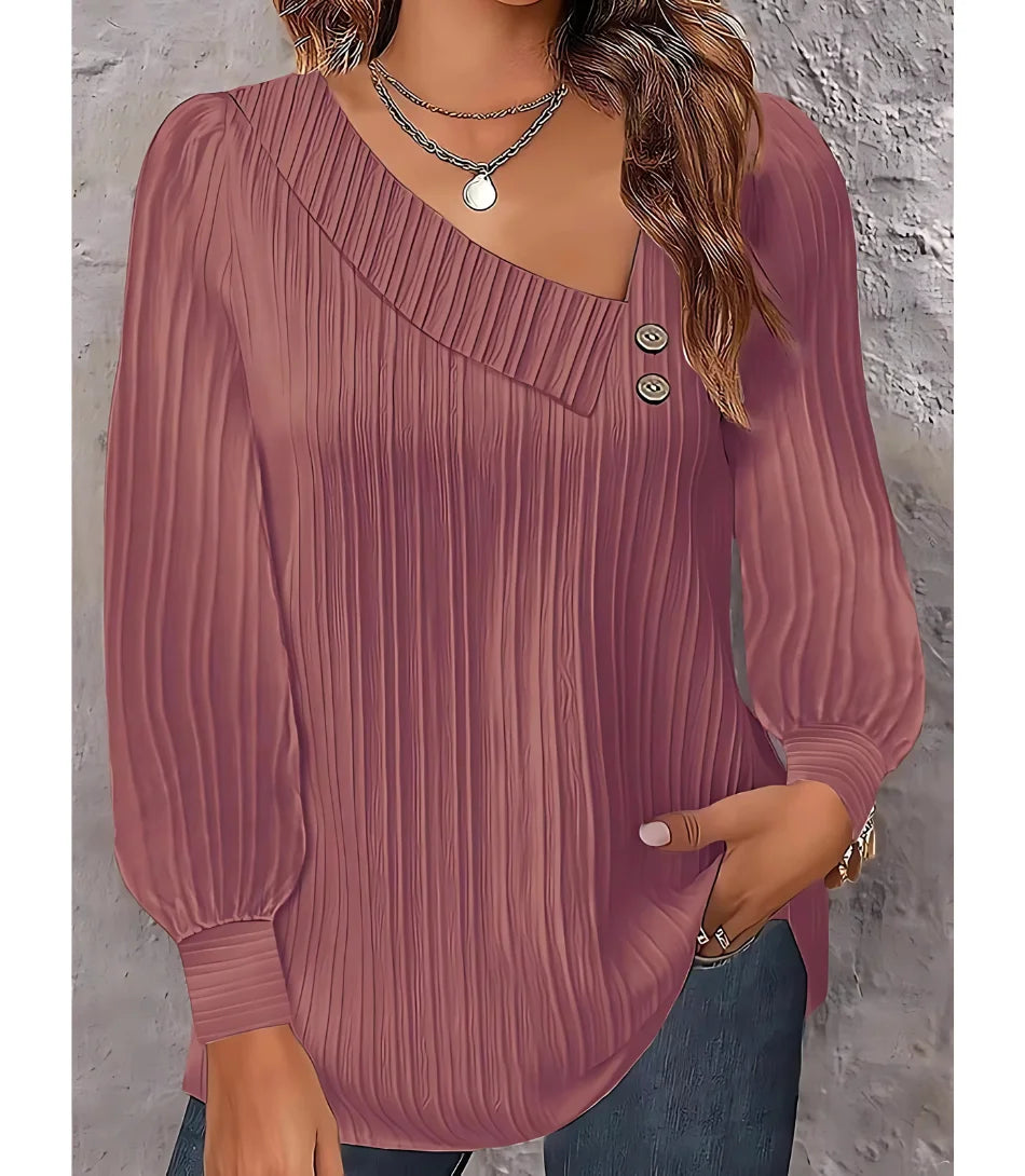 Blusa feminina plissada com botões no ombro, design elegante, mangas bufantes e decote assimétrico, ideal para looks sofisticados.