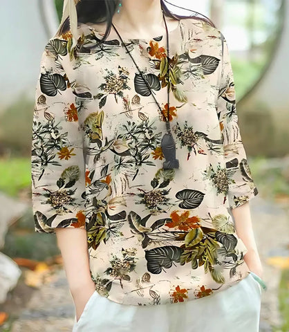 Blusa feminina casual estampada floral 100% algodão, com botões e mangas ¾, ideal para looks confortáveis e elegantes em ocasiões casuais.