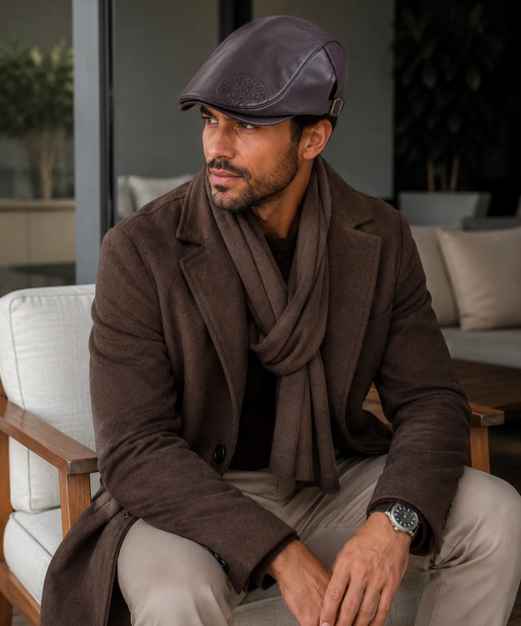 Comprar boina masculina de couro sintético com ajuste lateral e design estilo inglês clássico para looks urbanos ou sociais em promoção Anellimn