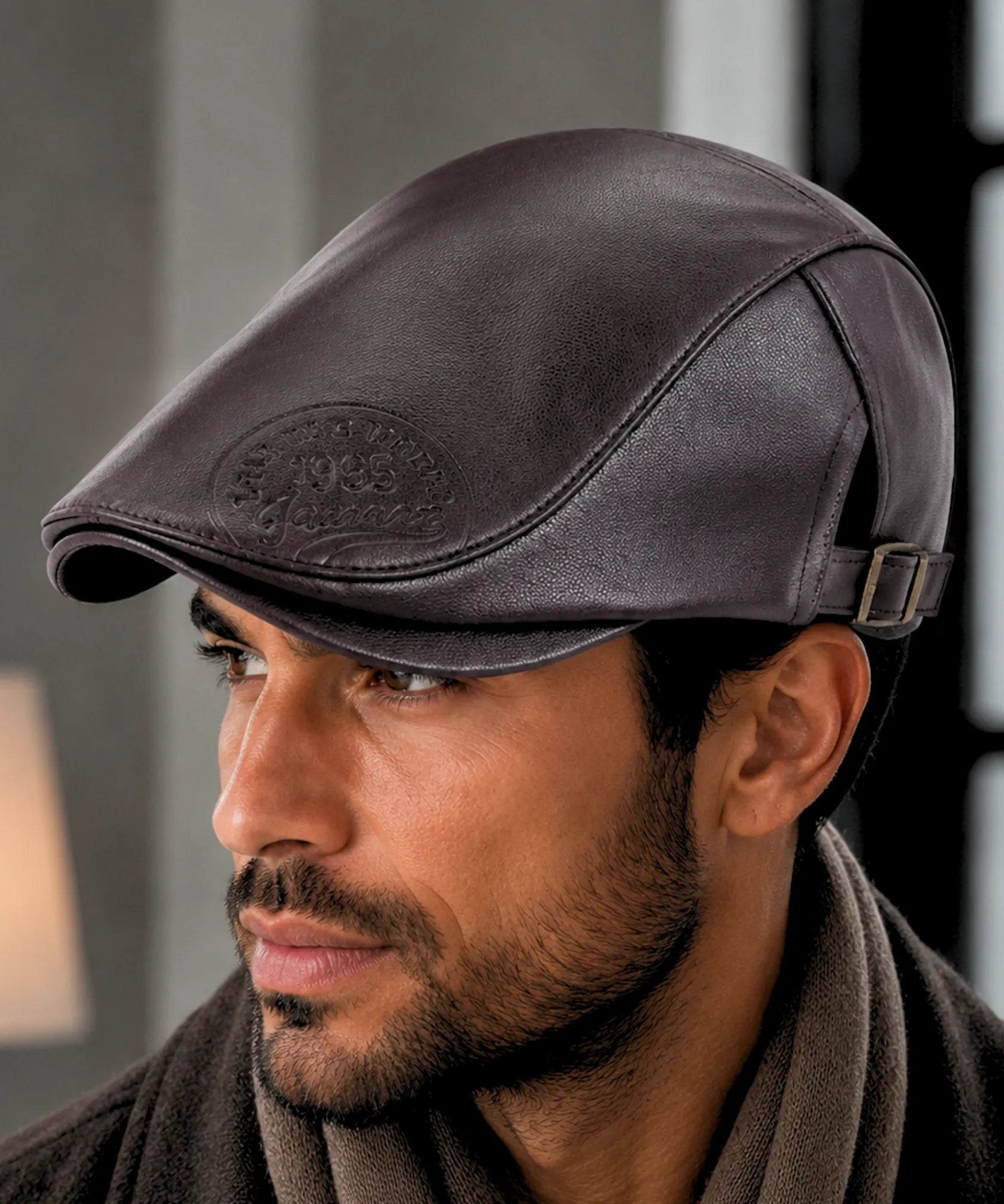 Comprar boina masculina de couro sintético com ajuste lateral e design estilo inglês clássico para looks urbanos ou sociais em promoção Anellimn
