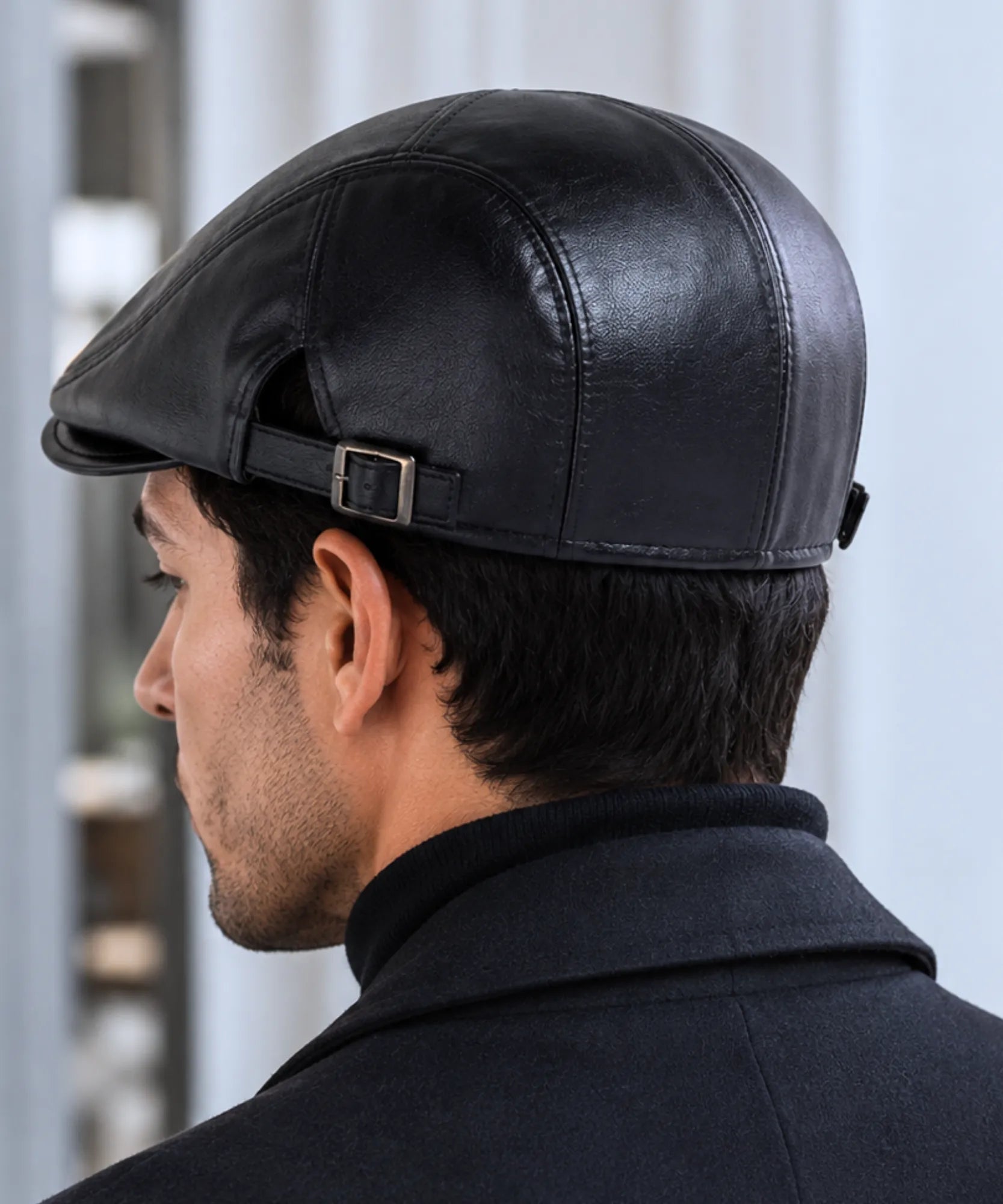Comprar boina masculina de couro sintético com ajuste lateral e design estilo inglês clássico para looks urbanos ou sociais em promoção Anellimn