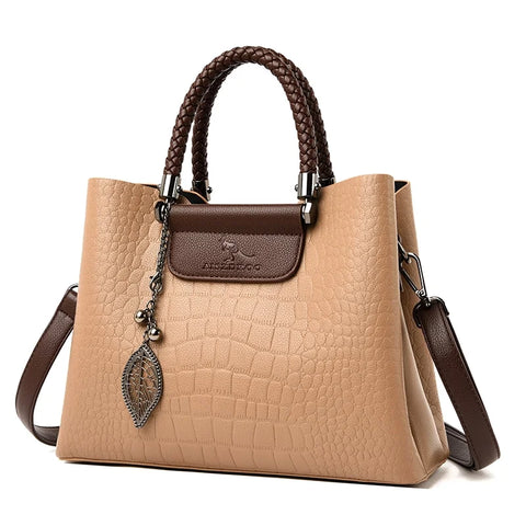 Bolsa Feminina Couro Sintético Premium - Acessório elegante e durável para seu estilo.