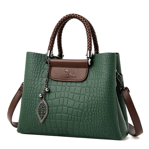Bolsa Feminina Couro Sintético Premium - Acessório elegante e durável para seu estilo.