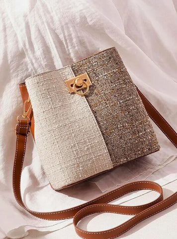 Bolsa Transversal Quadrada Feminina - Sofisticação e Estilo em Suas Mãos