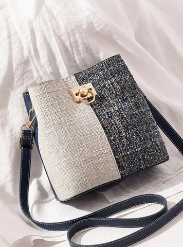 Bolsa Transversal Quadrada Feminina - Sofisticação e Estilo em Suas Mãos