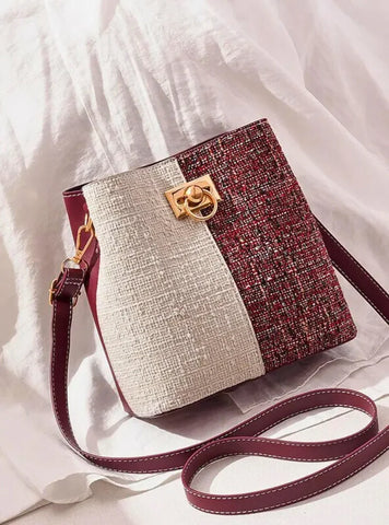 Bolsa Transversal Quadrada Feminina - Sofisticação e Estilo em Suas Mãos