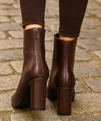 Bota Feminina Cano Curto de Couro com Salto Grosso | Tori