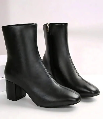 Comprar Bota Feminina Cano Curto de Couro preto