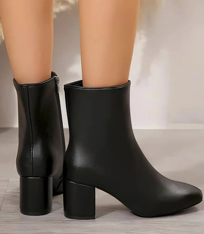 Comprar Bota Feminina Cano Curto de Couro preto