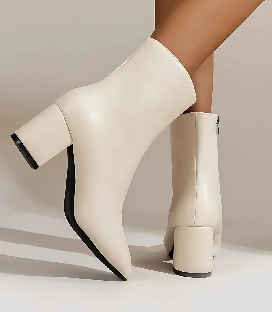 Comprar Bota Feminina Cano Curto de Couro Salto Grosso barato branco offwhite