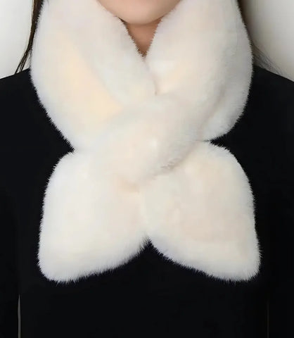 Cachecol feminino de pele sintética luxo, vermelho, elegante e macio, para ocasiões formais e uso casual no inverno.
