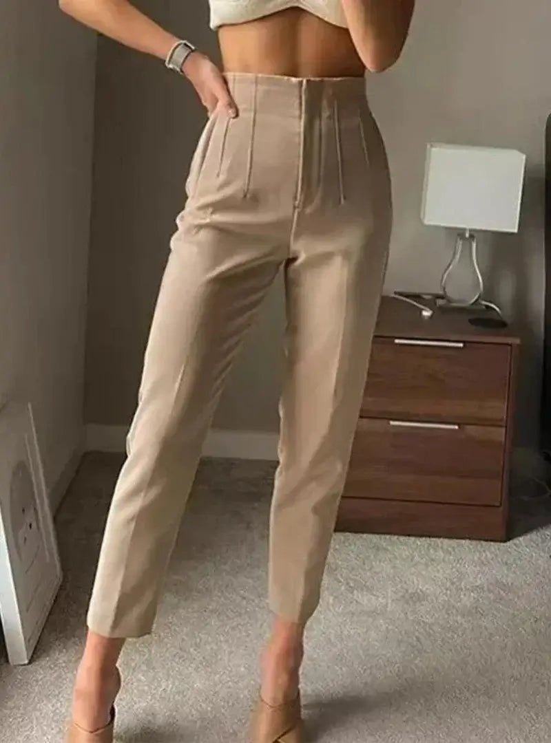 Calça Social Feminina Branca e Preta, estilo Streetwear, perfeita para o Verão, Escritório e ocasiões casuais. Cintura Alta e detalhes diferenciados