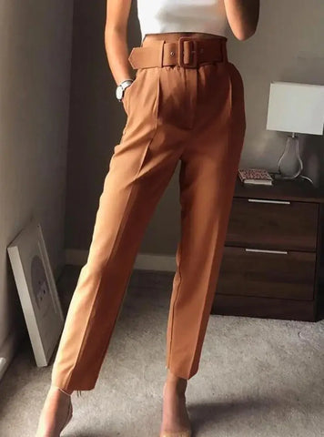 Calça Social com Cinto - A essência do estilo vintage e elegância, perfeita para realçar sua beleza e confiança