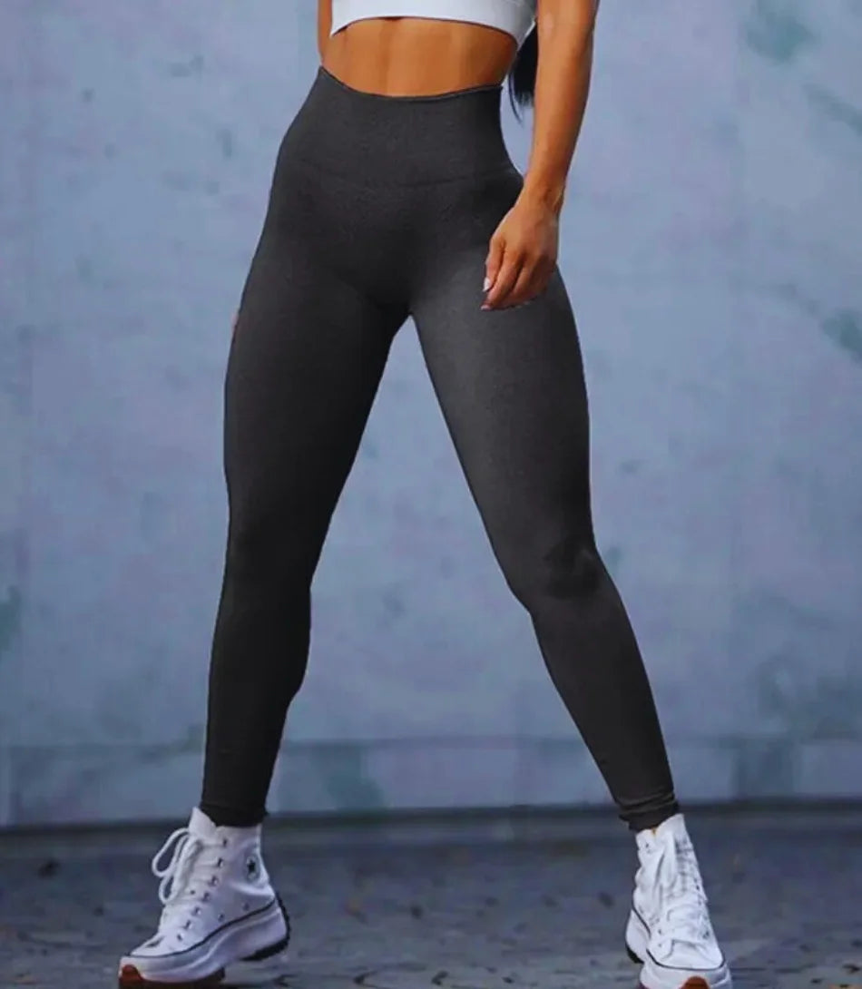 Calça academia feminina cintura alta scrunch em tecido anti-celulite, modelagem push-up e ajuste confortável.