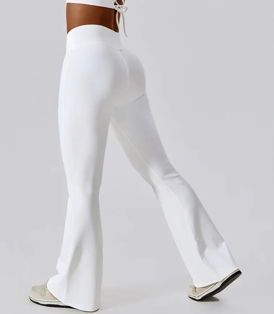Calça flare cintura alta para academia e yoga, tecido leve e elástico, cós reforçado, ideal para atividades físicas e looks casuais.