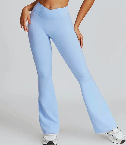 Calça flare cintura alta para academia e yoga, tecido leve e elástico, cós reforçado, ideal para atividades físicas e looks casuais.