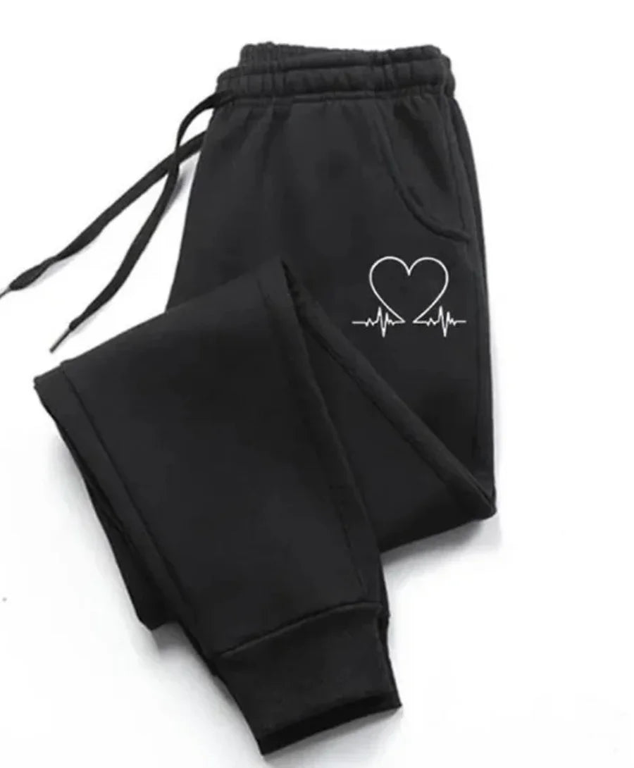 Calça de moletom feminina básica em poliéster respirável, com corte cônico, bolsos com zíper e cós ajustável. Conforto e estilo para todas as ocasiões.