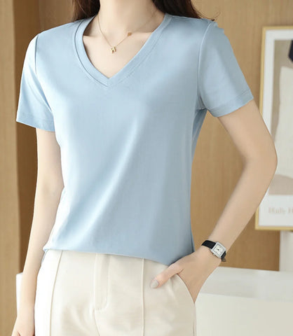 Camiseta Básica Feminina em Algodão Modal e Seda com toque macio, durável, e caimento perfeito.