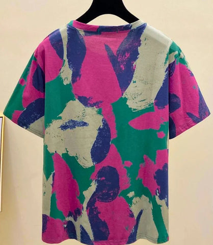 Camiseta Feminina Oversized de Algodão Zara com estampa abstrata moderna, ideal para composições casuais e confortáveis. Anellimn.