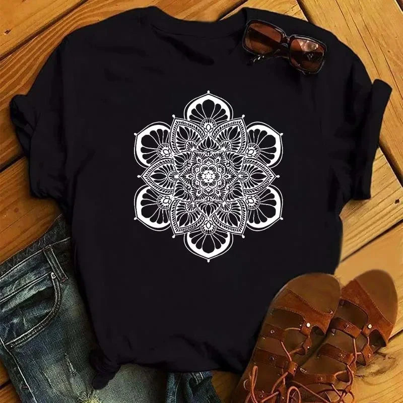 Camiseta básica feminina de algodão confortável com corte reto e decote redondo ideal para looks casuais.