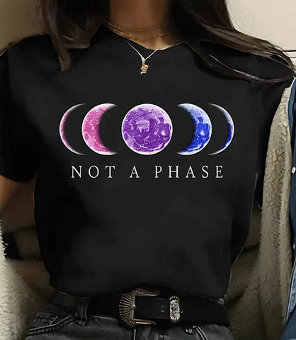 Camiseta feminina preta com estampa de fases da lua e planetas, design moderno e inspirado em astronomia, ideal para looks casuais e estilosos.