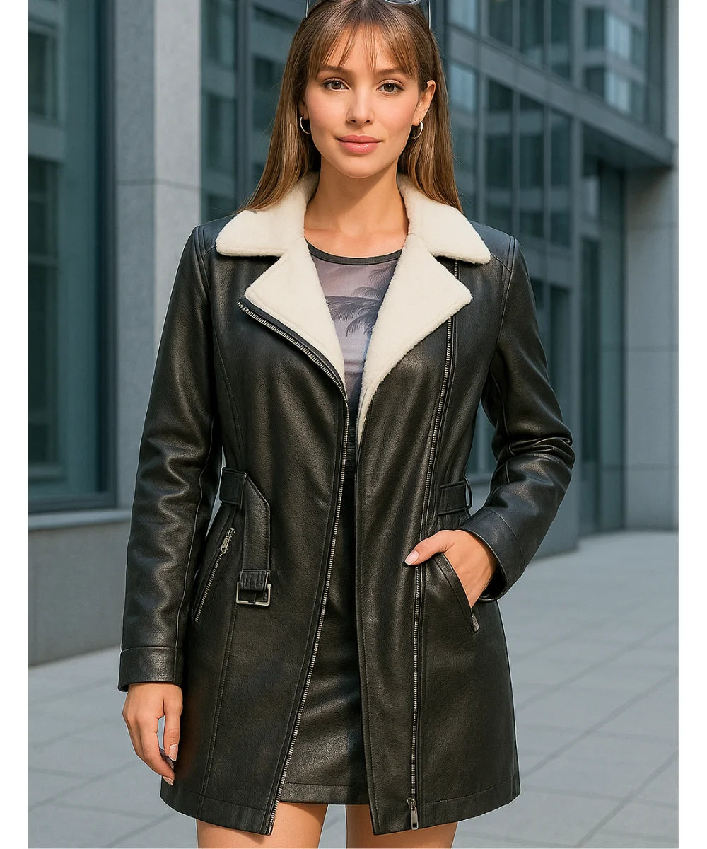 Casaco Feminino de Couro Sintético com forro de pelúcia, design moderno, ajuste com cinto e bolsos com zíper, ideal para dias frios.