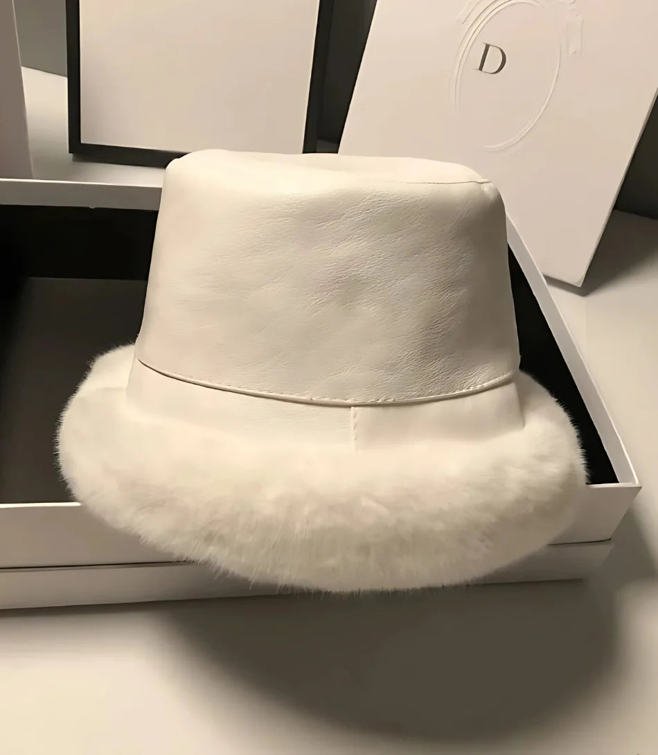 Comprar  Bucket Hat Feminino de Inverno Branco em promoção - Anellimn