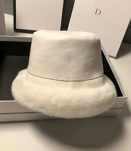 Comprar  Bucket Hat Feminino de Inverno Branco em promoção - Anellimn