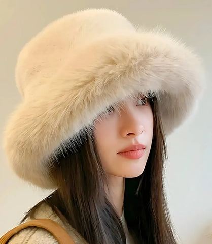 Chapéu bucket feminino de pelo sintético com acabamento felpudo e ajuste confortável, ideal para proteção em dias frios.