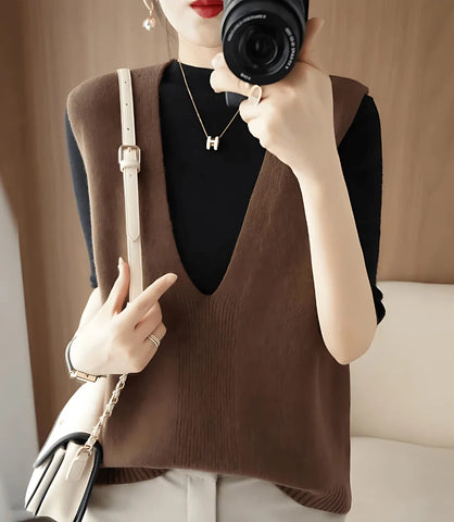 Colete feminino de tricot com gola V, estilo básico, ideal para sobreposições em looks formais e casuais, confortável e elegante.