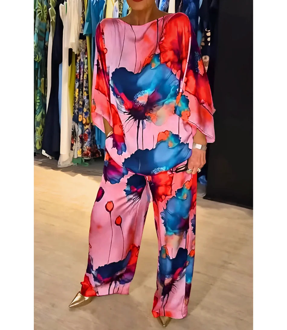 Conjunto feminino de cetim com estampa floral, blusa solta e pantalona elegante, perfeito para estilo sofisticado e conforto em várias ocasiões.