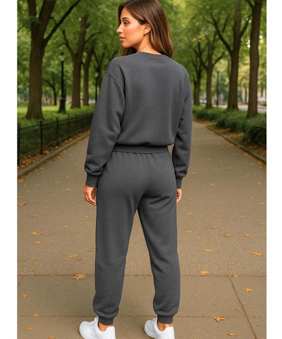 Comprar conjunto moletom feminino peluciado com estampa Brooklyn para looks confortáveis e estilosos no frio com visual urbano moderno em premoção