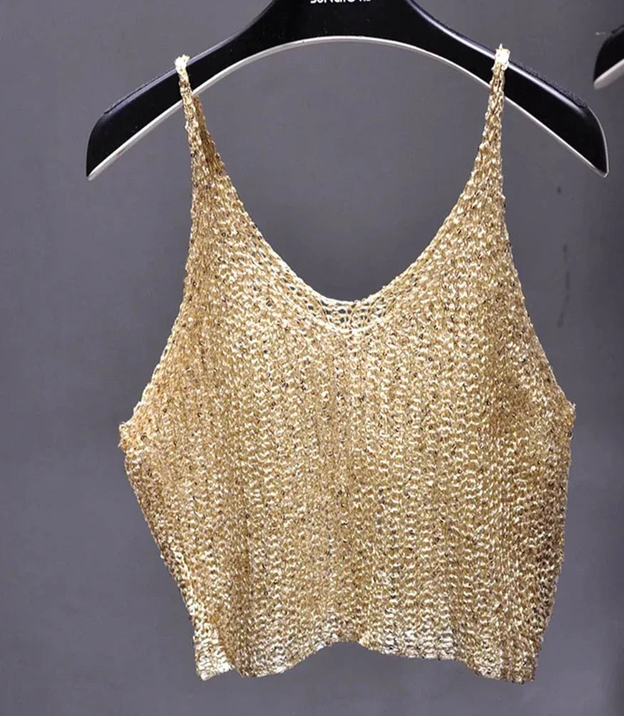 Cropped feminino brilho glamouroso em malha metálica, ideal para festas e moda noturna, estilo moderno e sofisticado.