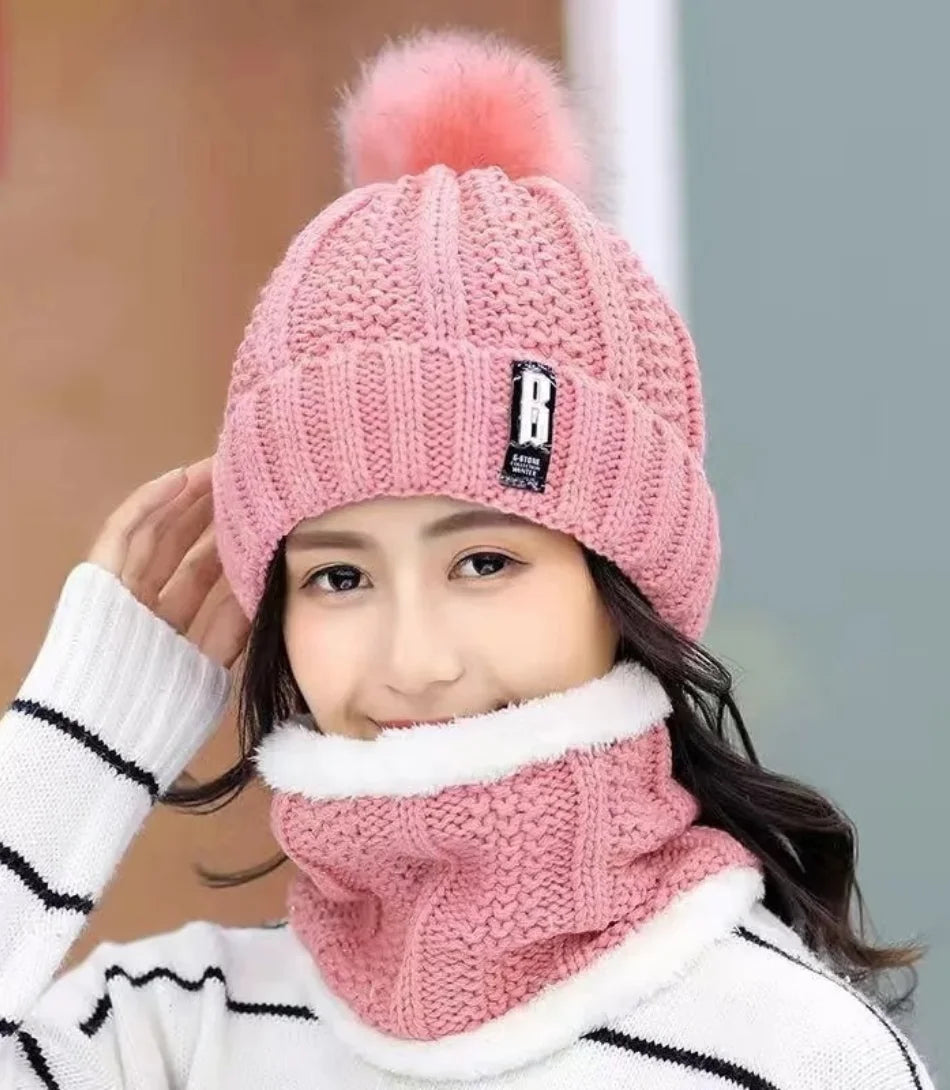 Gorro Feminino de Crochê e Cachecol em malha de lã tricotada, elegância e conforto para o inverno.