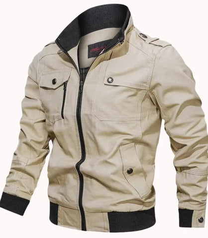 Jaqueta masculina militar casual com zíper, corte slim fit, algodão puro, ideal para dias frescos, estilo moderno com detalhes funcionais.